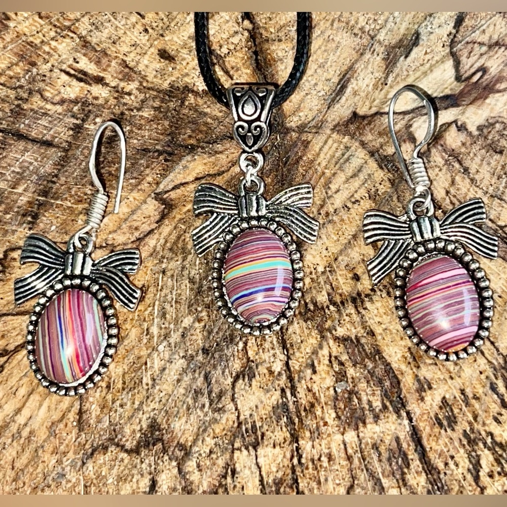 Ribbon Rainbow Calsilica Pendant & Earrings